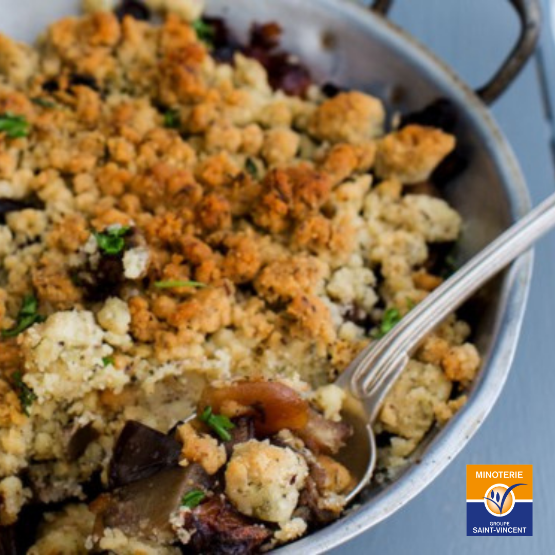 Crumble aux aubergines et oignons caramélisés